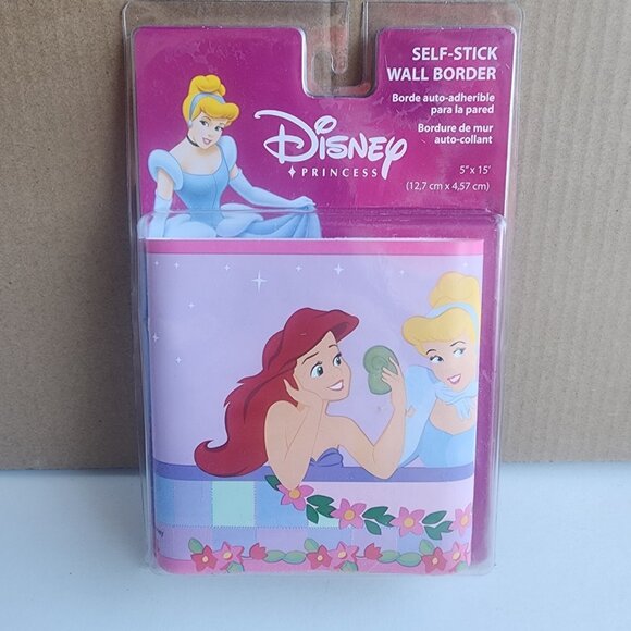 Disney Princess Self-Stick Wall Border featuring Ariel & Cinderella - 5" x... - Picture 1 of 3